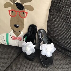 Rouge! Black Kids Sandals with White Floral Design